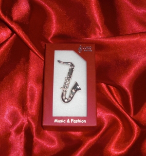 Brož saxofon - stříbrný (5 cm)