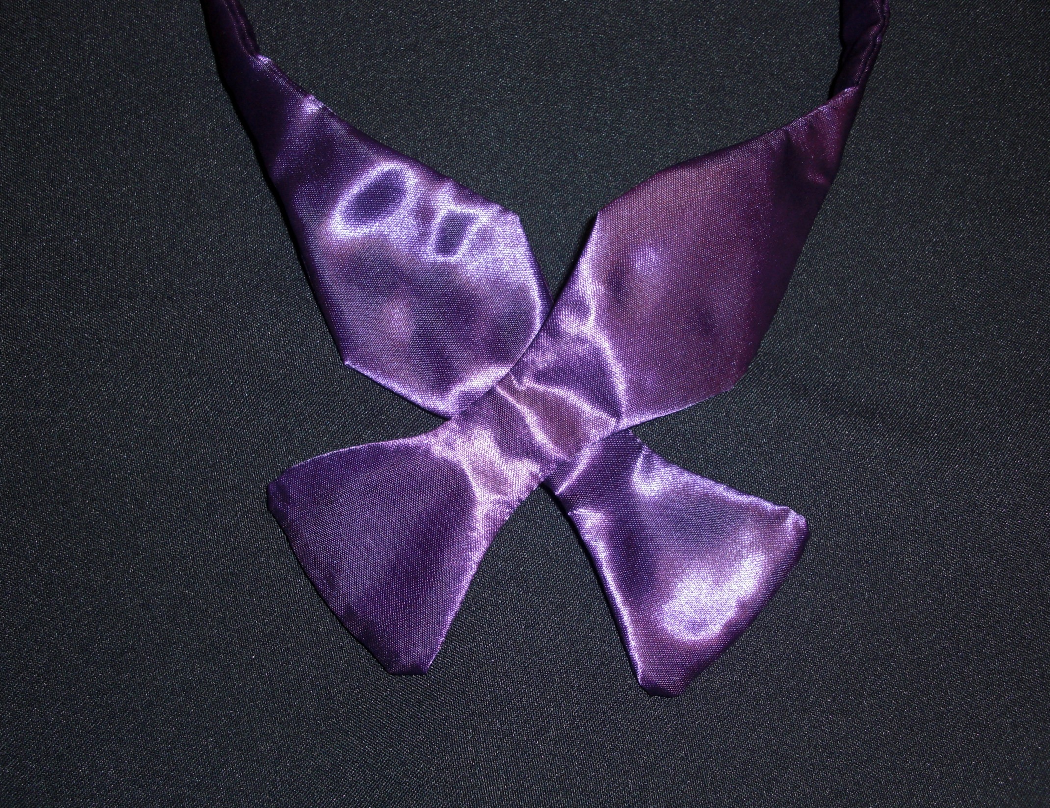 Vázací motýlek - fialový satén